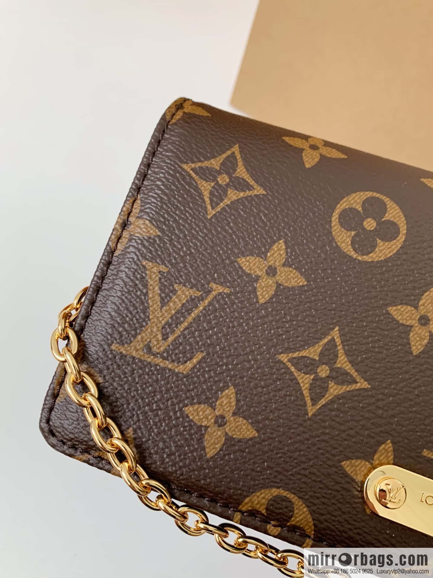 LV M82509 Wallet On Chain Lily