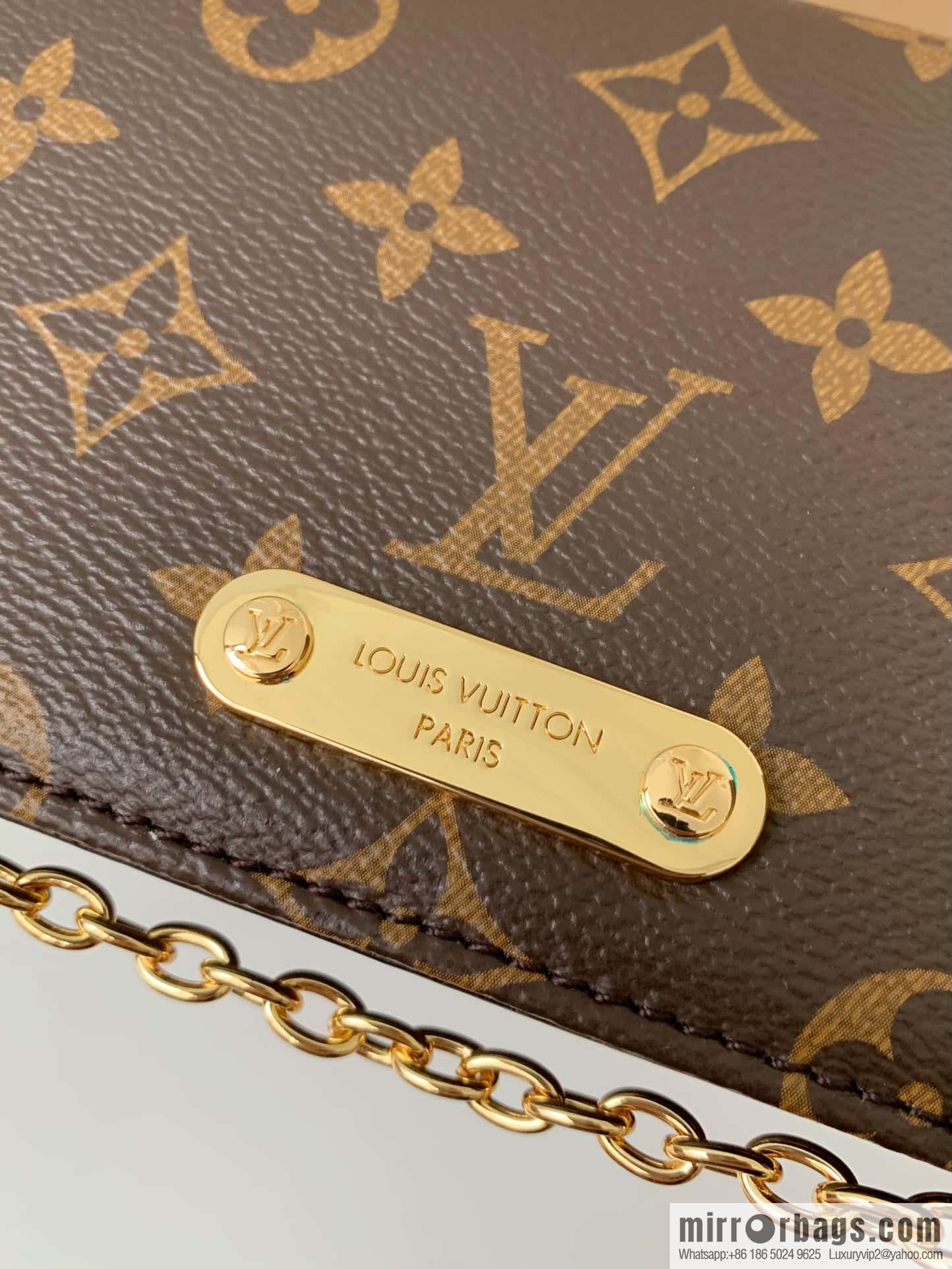 LV M82509 Wallet On Chain Lily