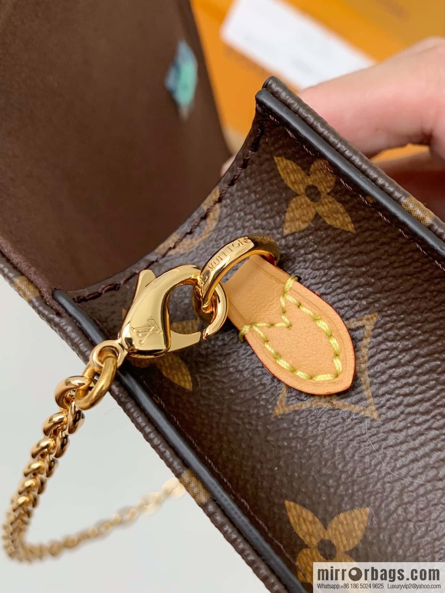 LV M82509 Wallet On Chain Lily