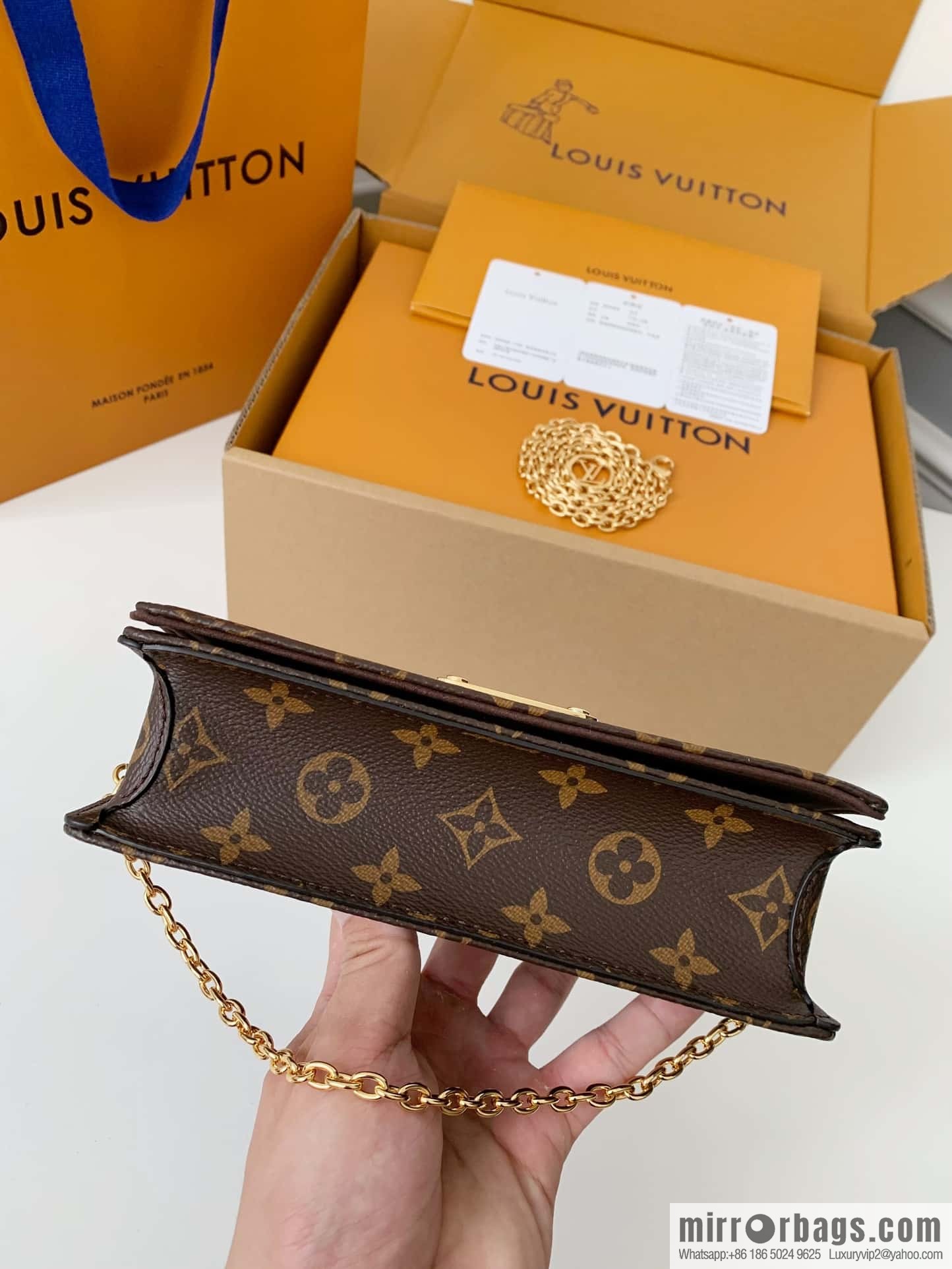 LV M82509 Wallet On Chain Lily