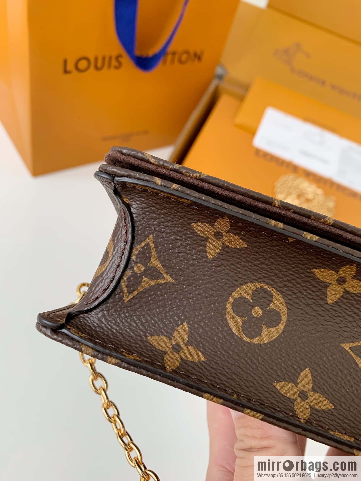 LV M82509 Wallet On Chain Lily