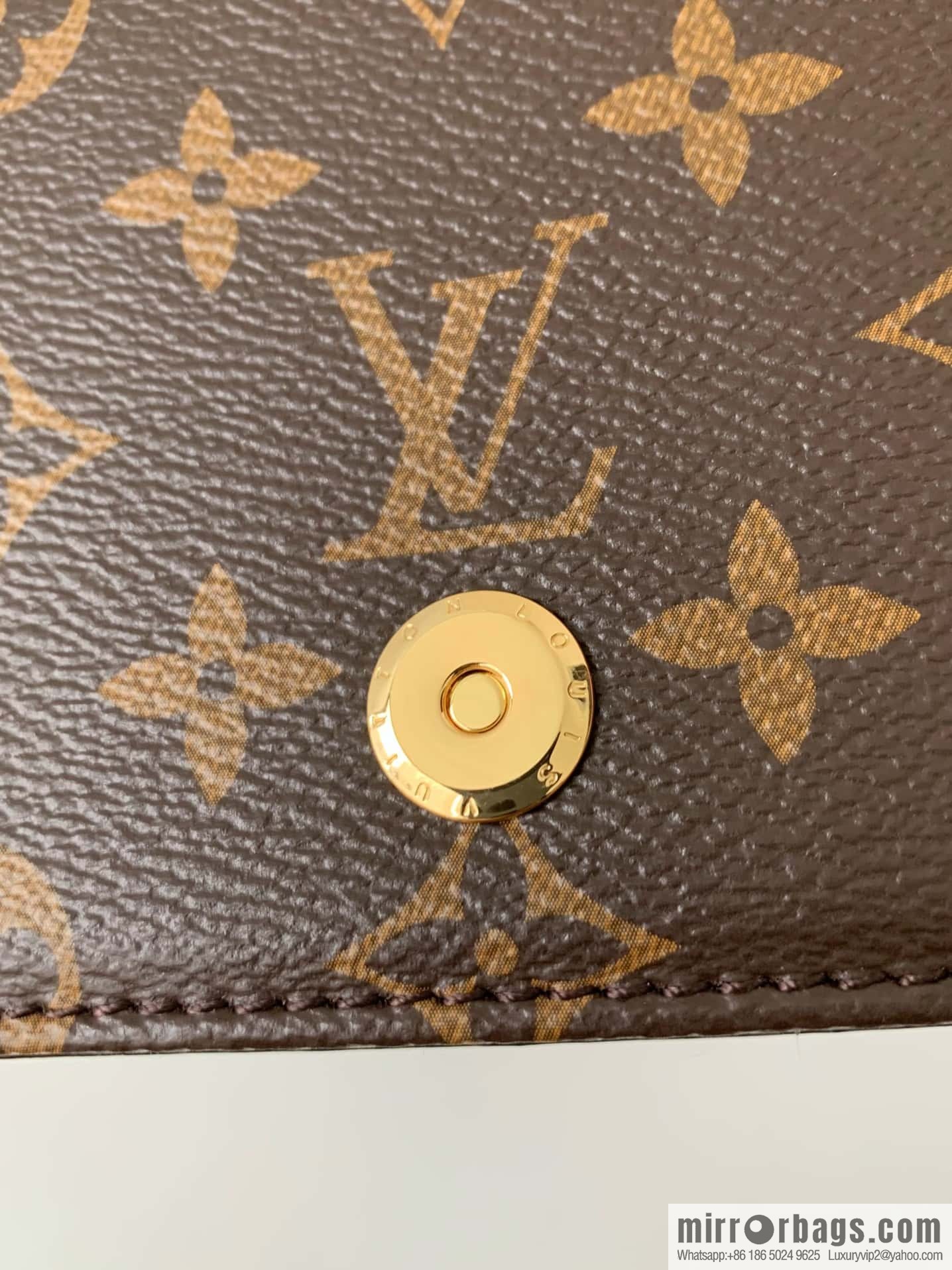 LV M82509 Wallet On Chain Lily
