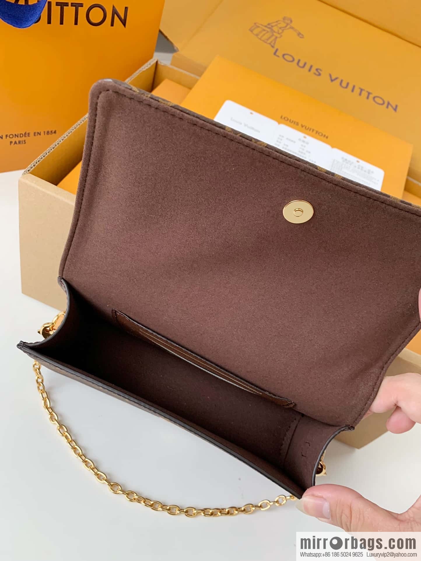 LV M82509 Wallet On Chain Lily