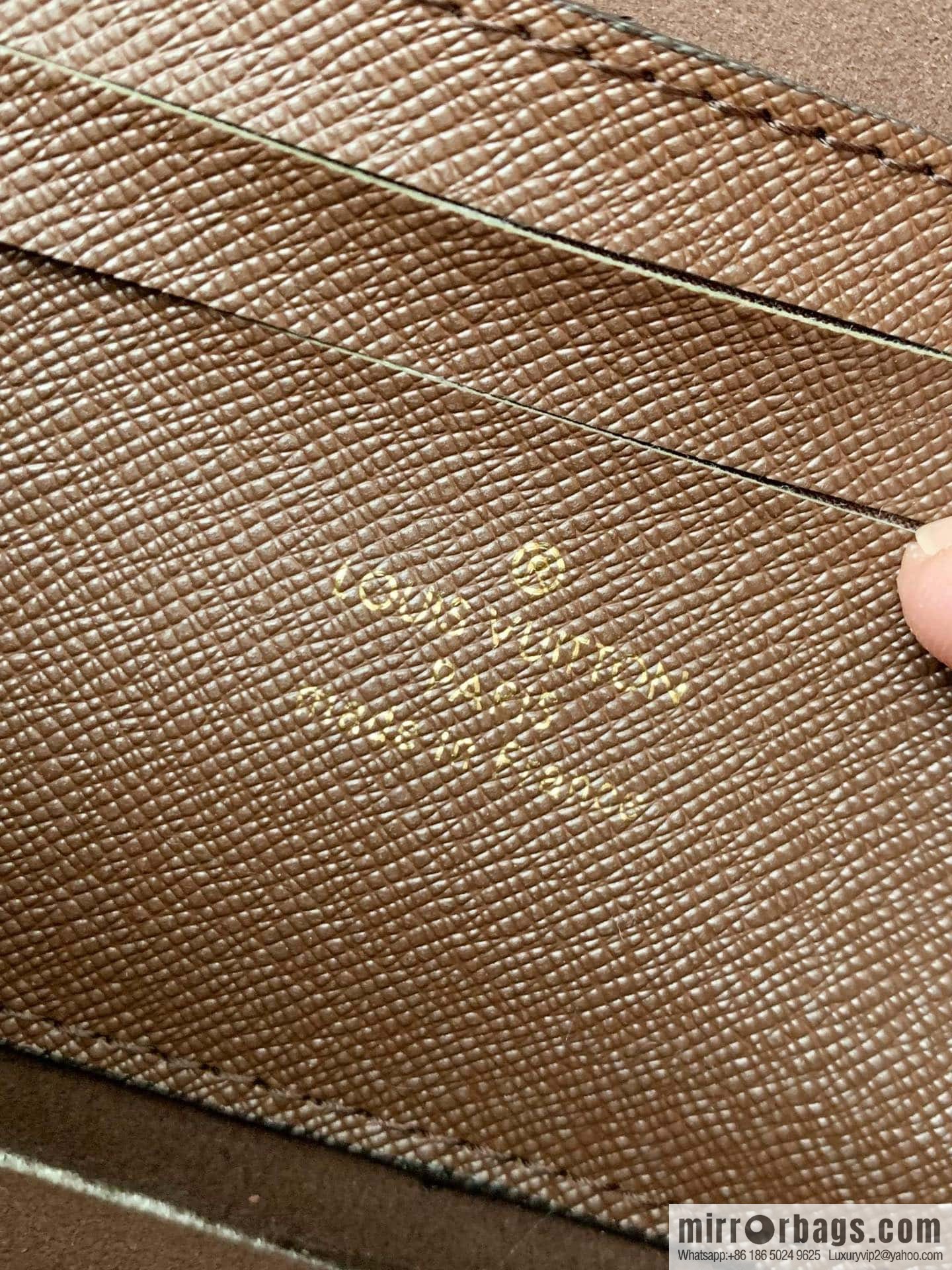 LV M82509 Wallet On Chain Lily