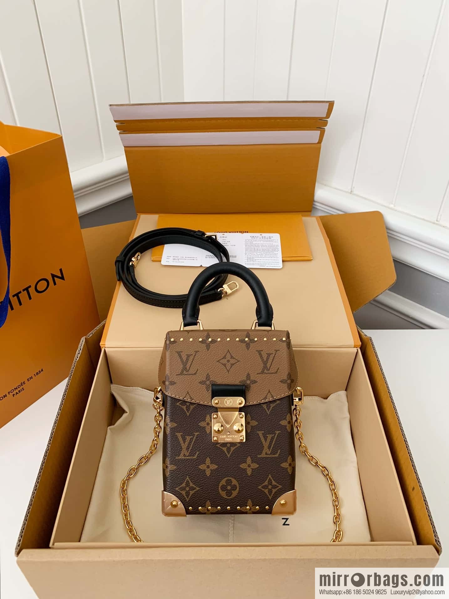 LV M82465 Camera Box