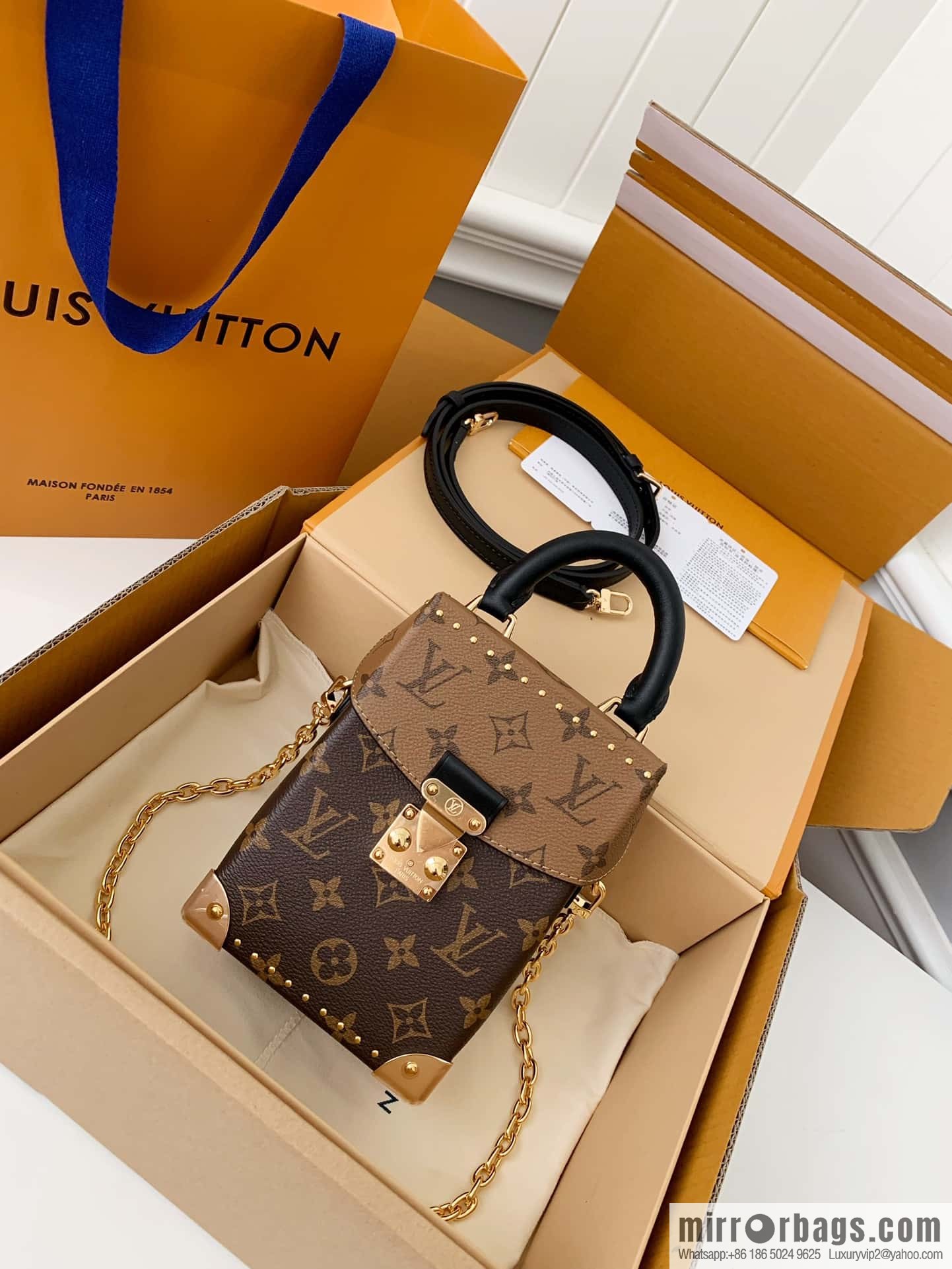 LV M82465 Camera Box