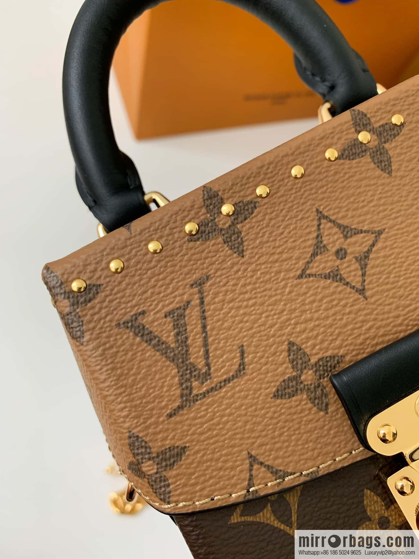 LV M82465 Camera Box