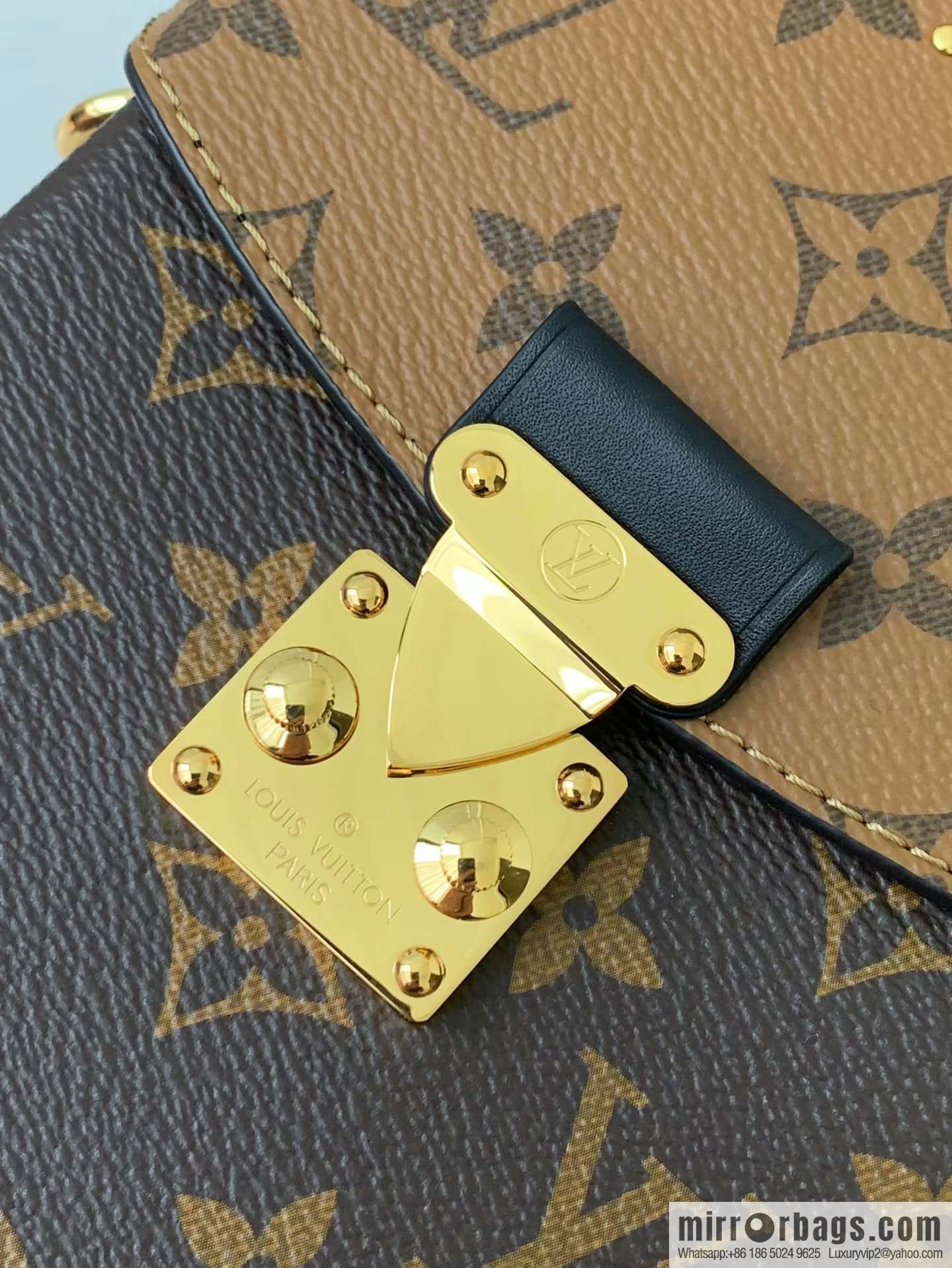 LV M82465 Camera Box