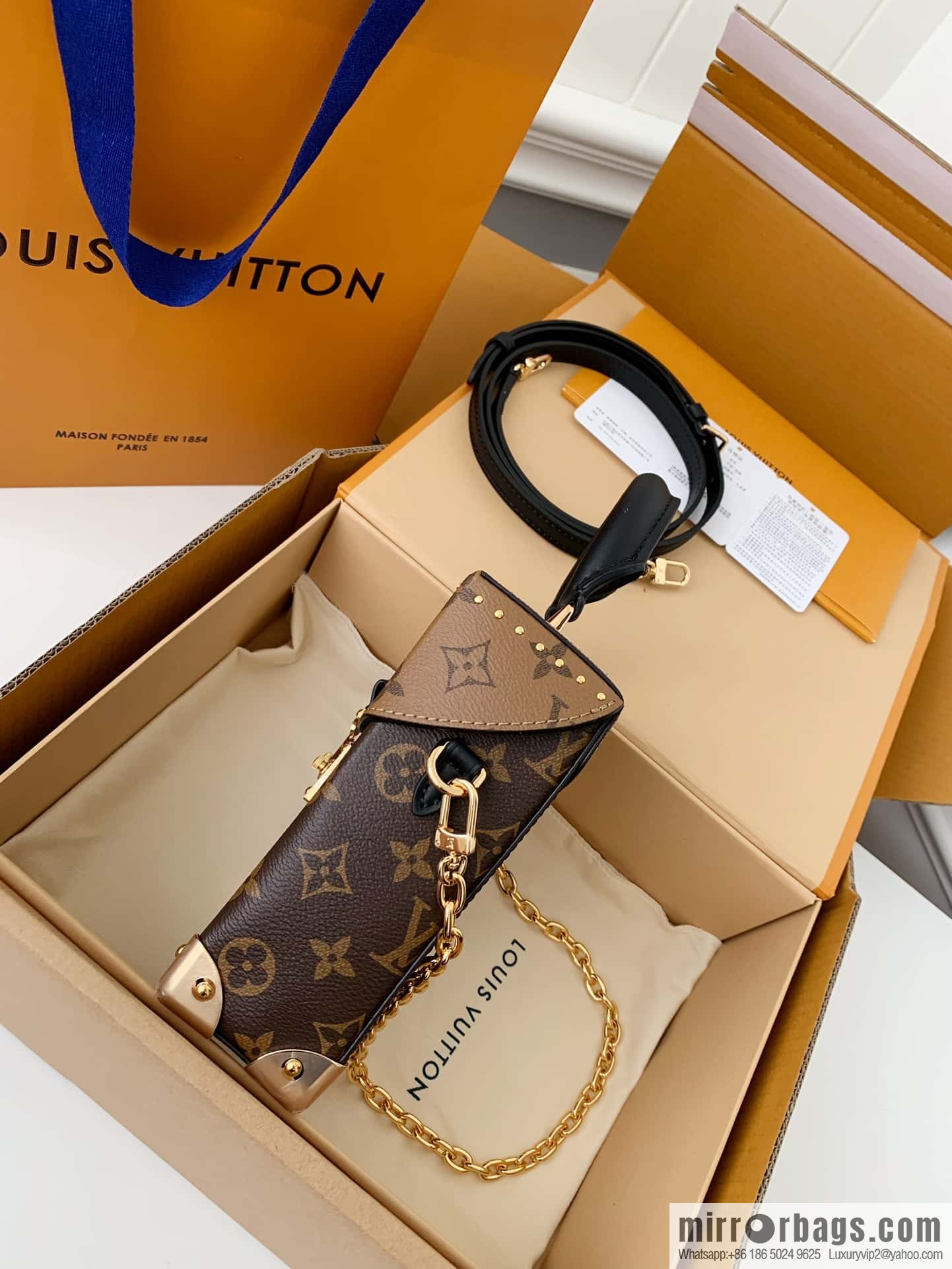 LV M82465 Camera Box