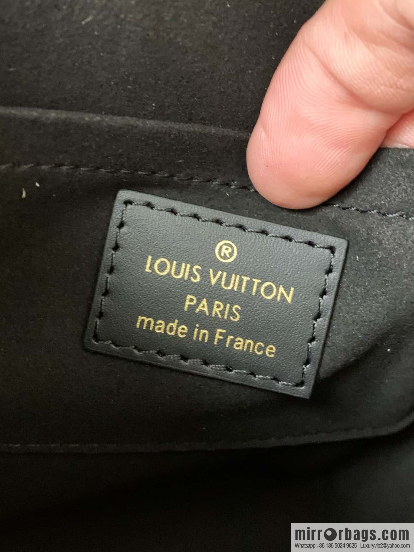 LV M82465 Camera Box