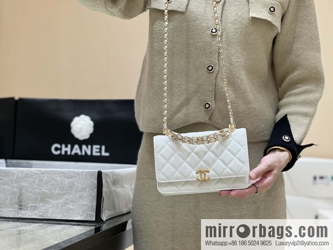 CHANEL 22k autumn and winter high-end ready-to-wear collection, lychee leather woc AP3019 white