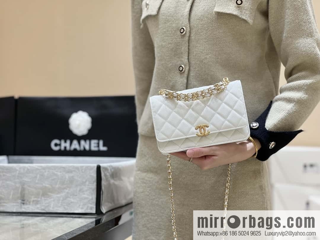 CHANEL 22k autumn and winter high-end ready-to-wear collection, lychee leather woc AP3019 white