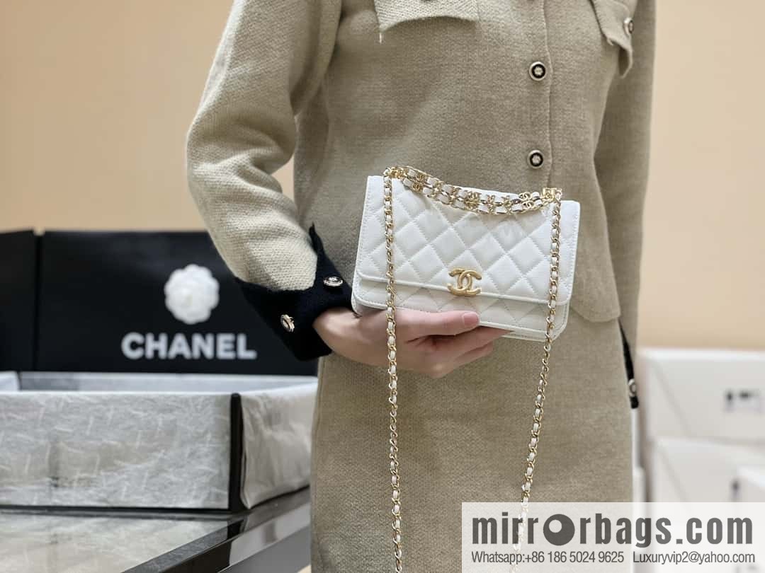 CHANEL 22k autumn and winter high-end ready-to-wear collection, lychee leather woc AP3019 white