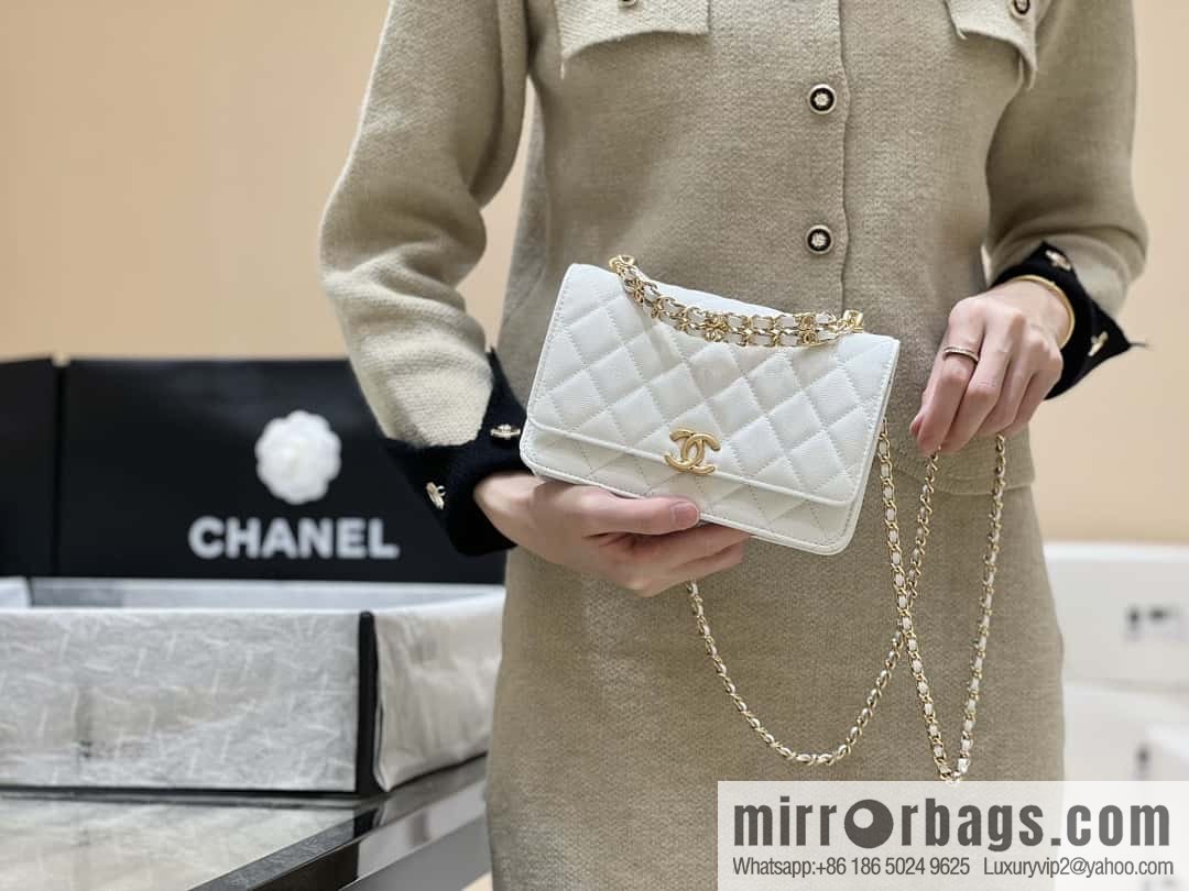 CHANEL 22k autumn and winter high-end ready-to-wear collection, lychee leather woc AP3019 white