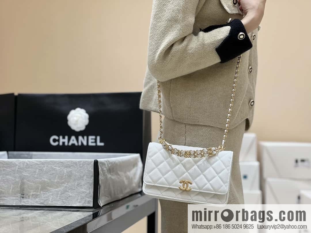 CHANEL 22k autumn and winter high-end ready-to-wear collection, lychee leather woc AP3019 white