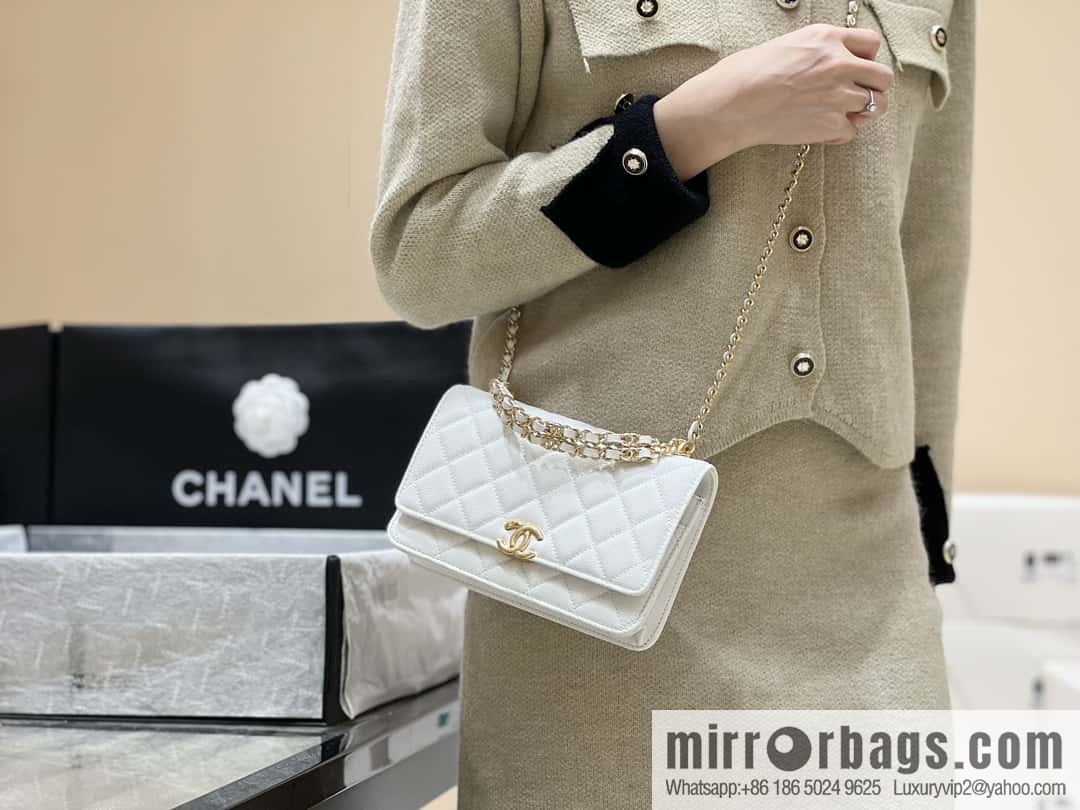 CHANEL 22k autumn and winter high-end ready-to-wear collection, lychee leather woc AP3019 white