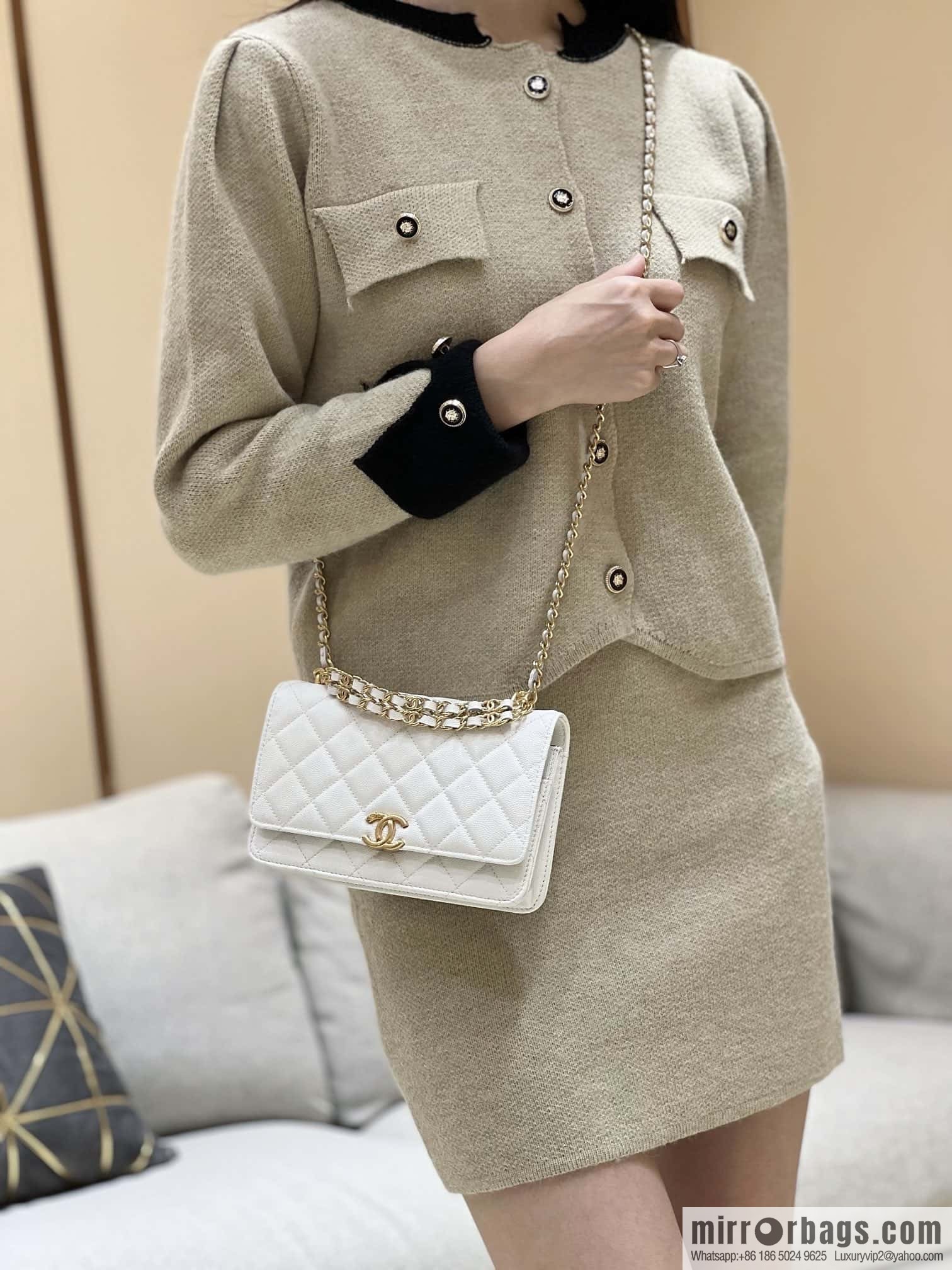 CHANEL 22k autumn and winter high-end ready-to-wear collection, lychee leather woc AP3019 white