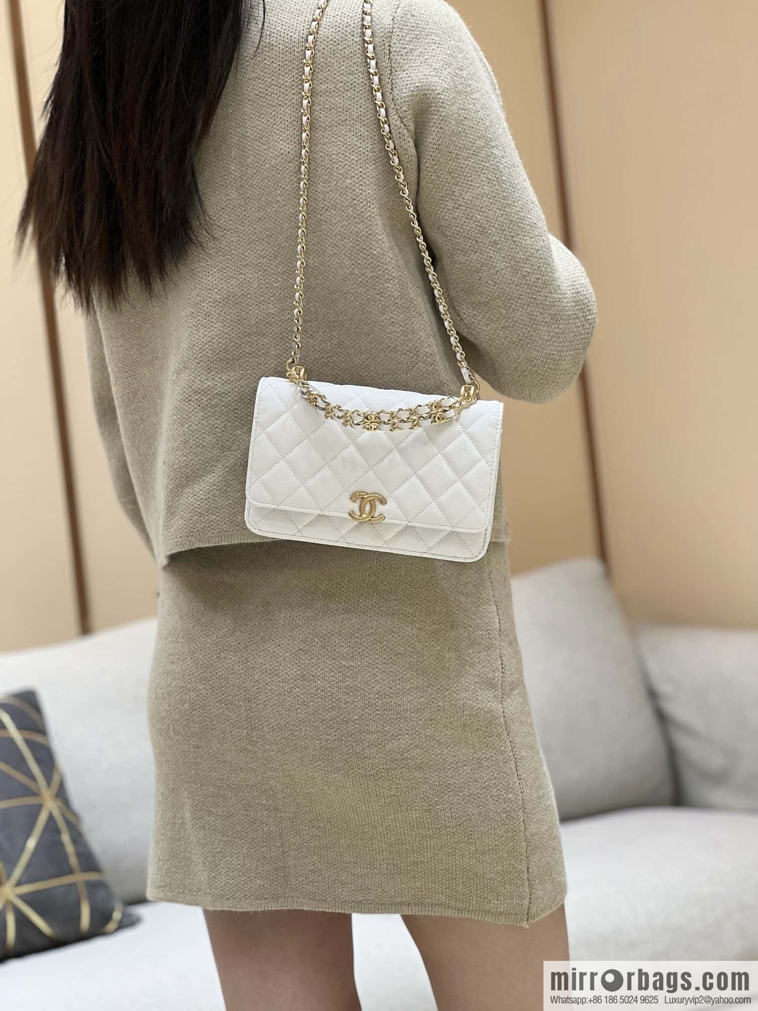 CHANEL 22k autumn and winter high-end ready-to-wear collection, lychee leather woc AP3019 white