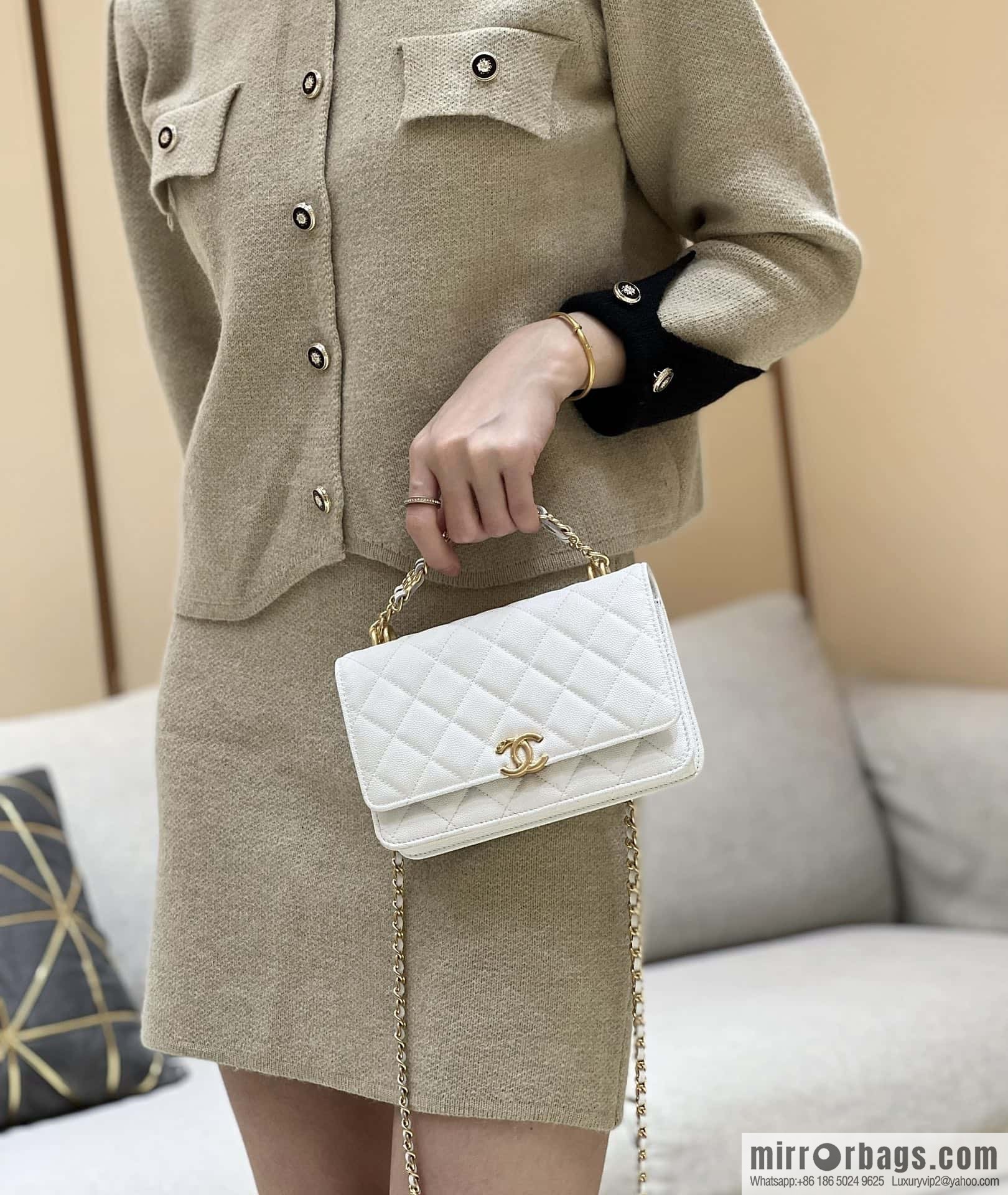 CHANEL 22k autumn and winter high-end ready-to-wear collection, lychee leather woc AP3019 white