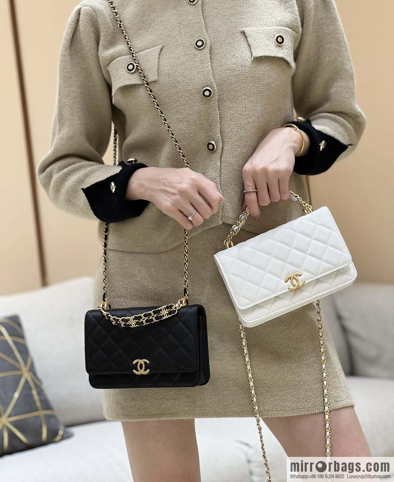 CHANEL 22k autumn and winter high-end ready-to-wear collection, lychee leather woc AP3019 white