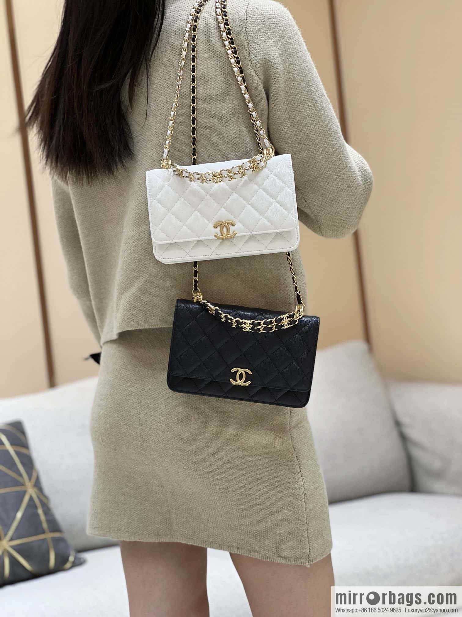 CHANEL 22k autumn and winter high-end ready-to-wear collection, lychee leather woc AP3019 white