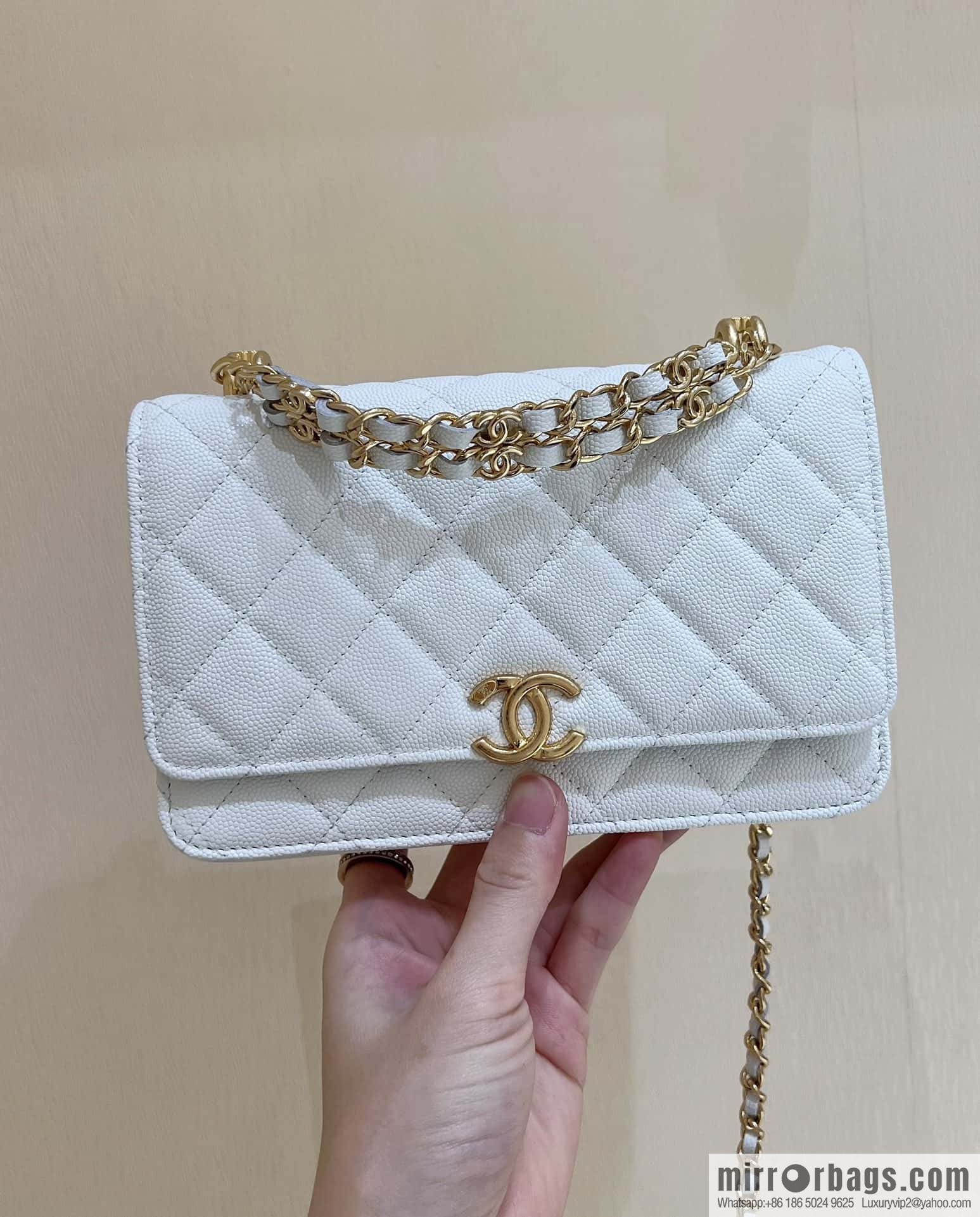 CHANEL 22k autumn and winter high-end ready-to-wear collection, lychee leather woc AP3019 white