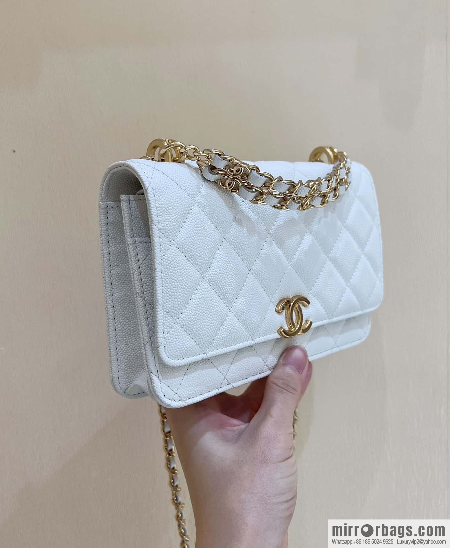 CHANEL 22k autumn and winter high-end ready-to-wear collection, lychee leather woc AP3019 white
