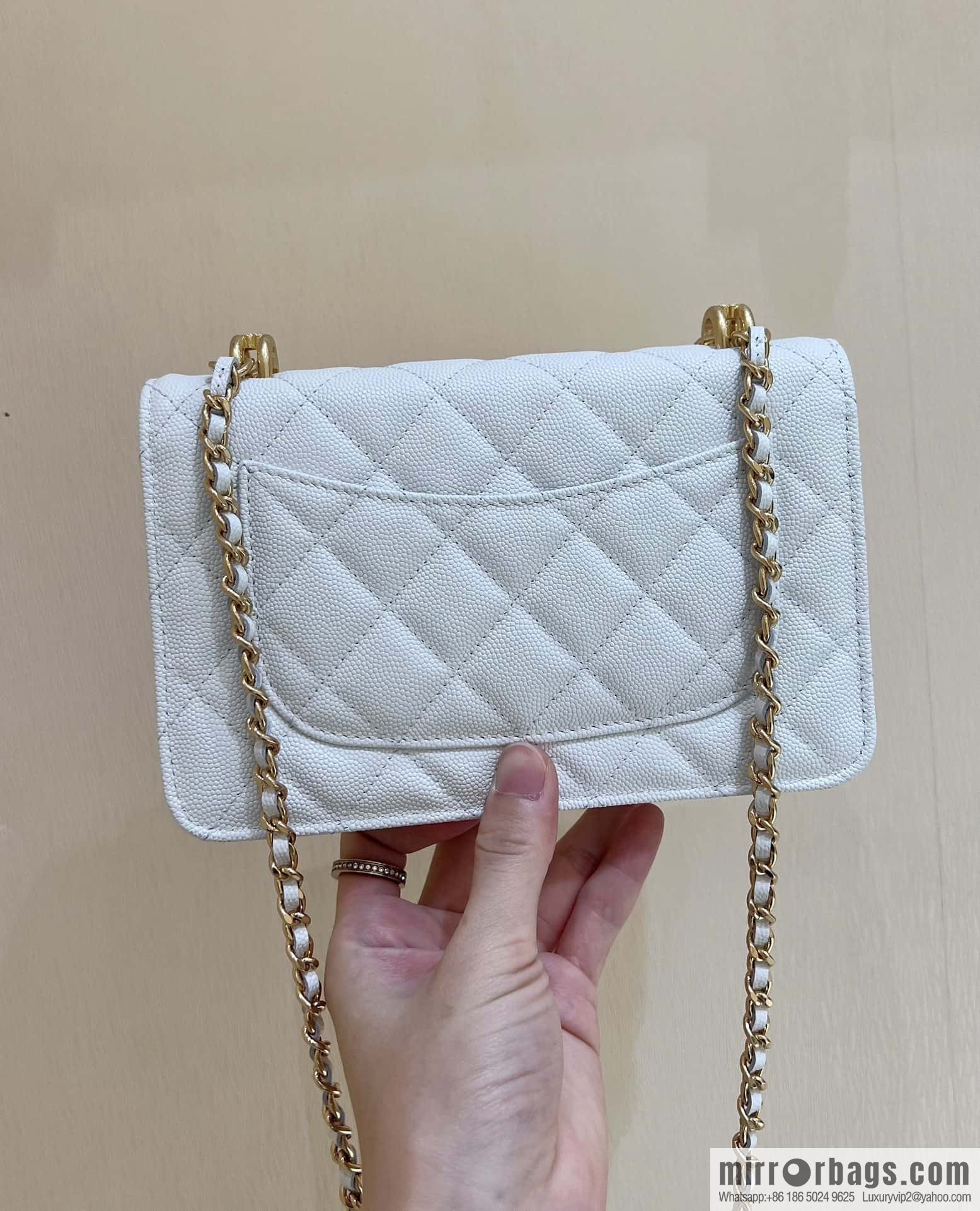 CHANEL 22k autumn and winter high-end ready-to-wear collection, lychee leather woc AP3019 white