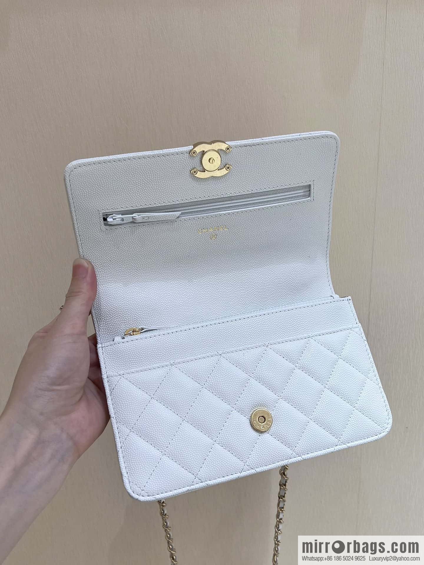CHANEL 22k autumn and winter high-end ready-to-wear collection, lychee leather woc AP3019 white