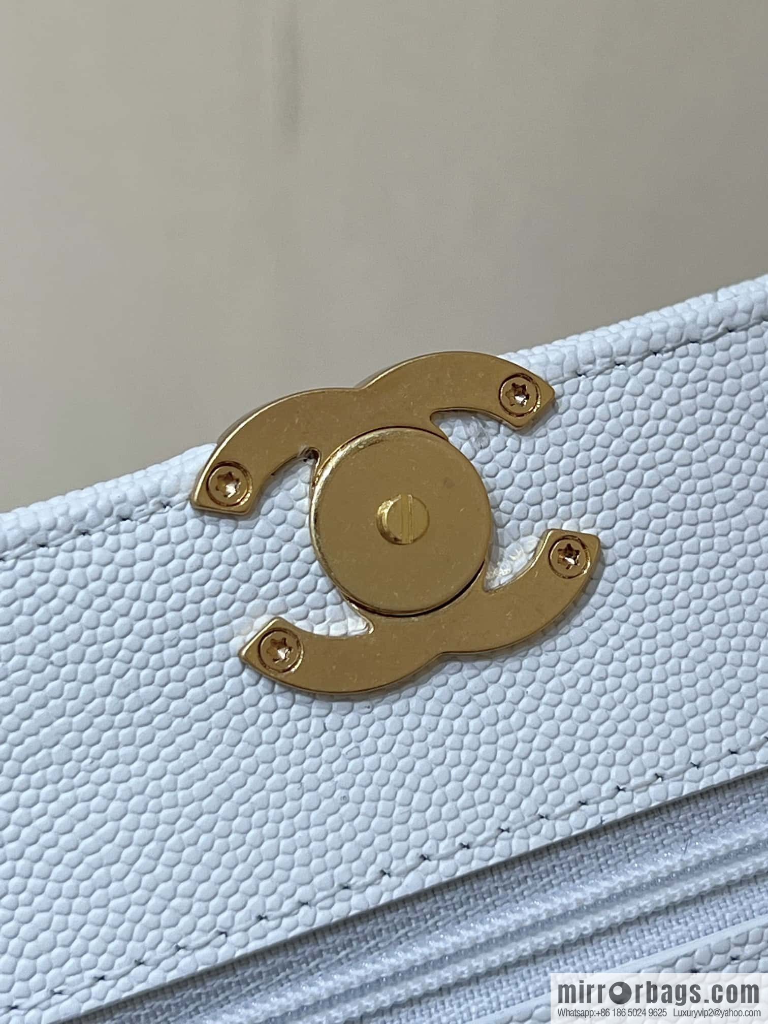 CHANEL 22k autumn and winter high-end ready-to-wear collection, lychee leather woc AP3019 white