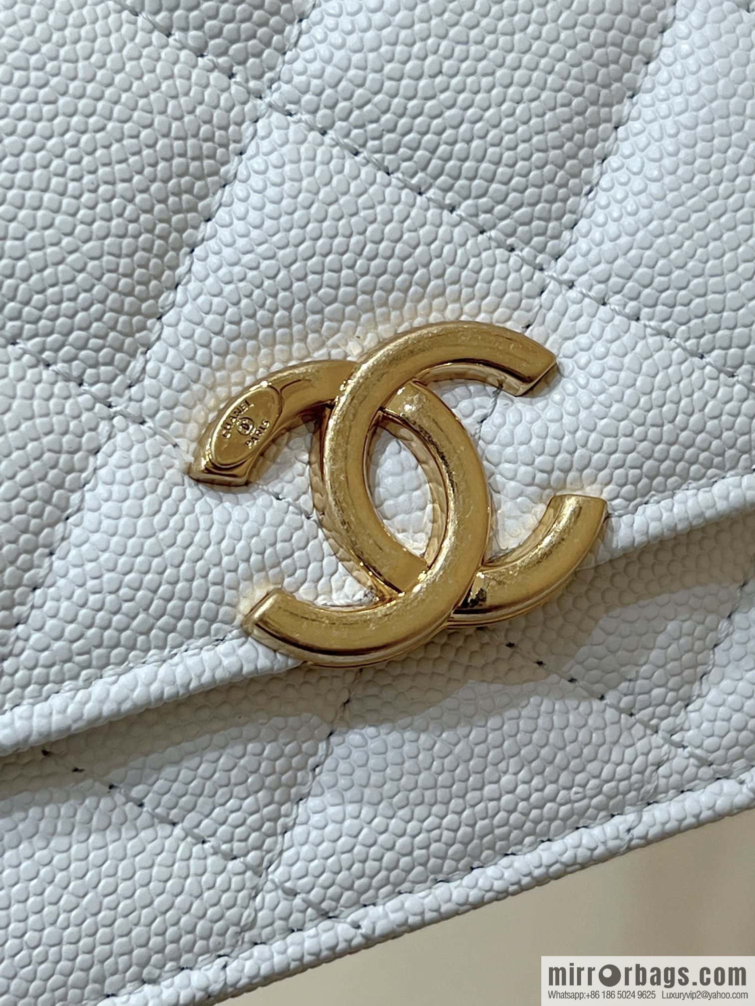 CHANEL 22k autumn and winter high-end ready-to-wear collection, lychee leather woc AP3019 white
