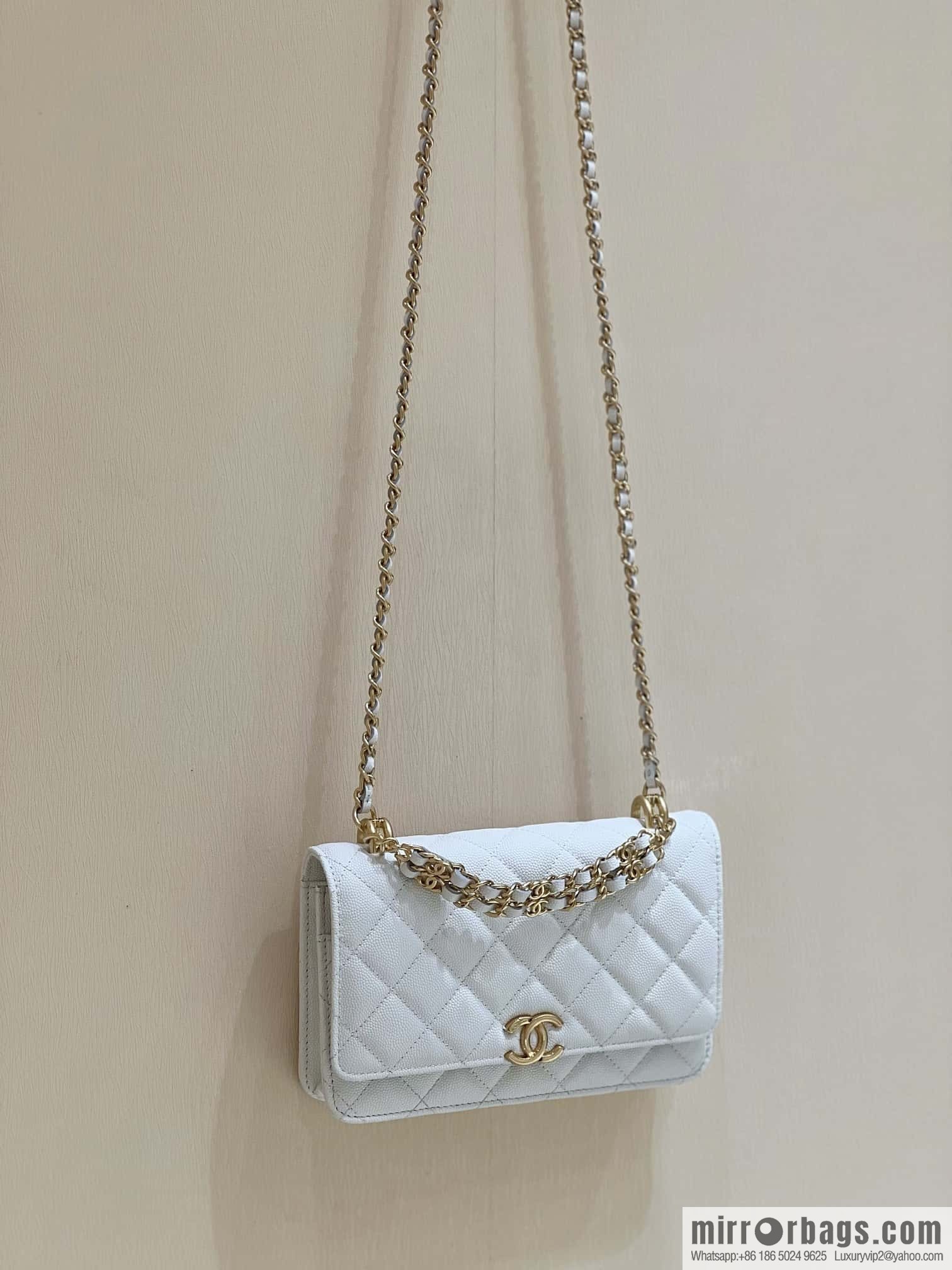 CHANEL 22k autumn and winter high-end ready-to-wear collection, lychee leather woc AP3019 white
