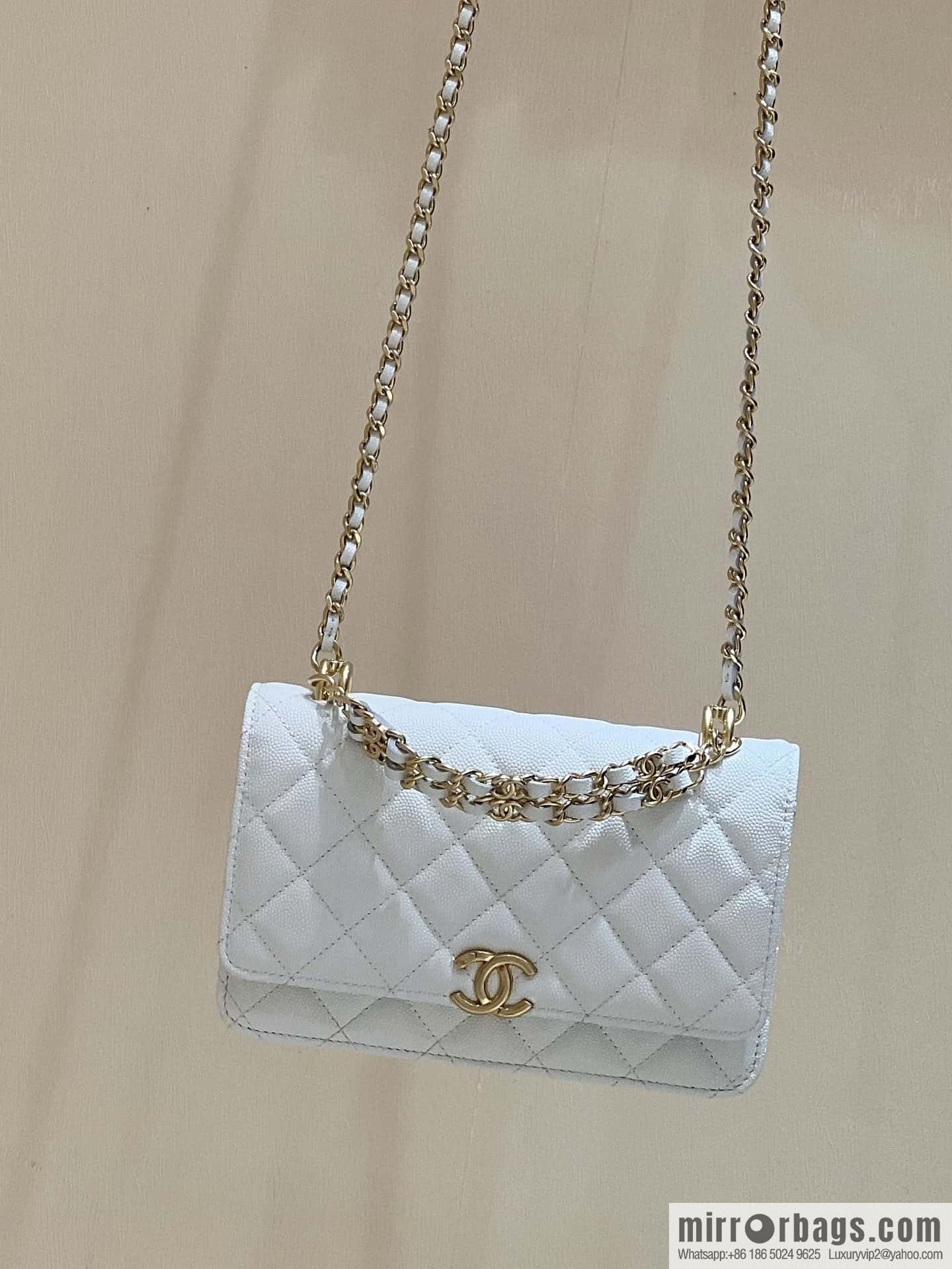 CHANEL 22k autumn and winter high-end ready-to-wear collection, lychee leather woc AP3019 white