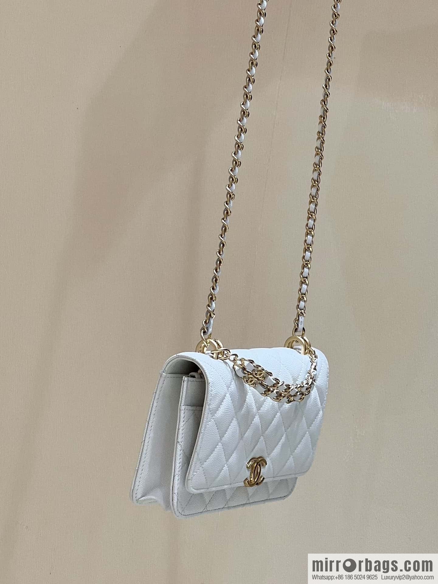 CHANEL 22k autumn and winter high-end ready-to-wear collection, lychee leather woc AP3019 white