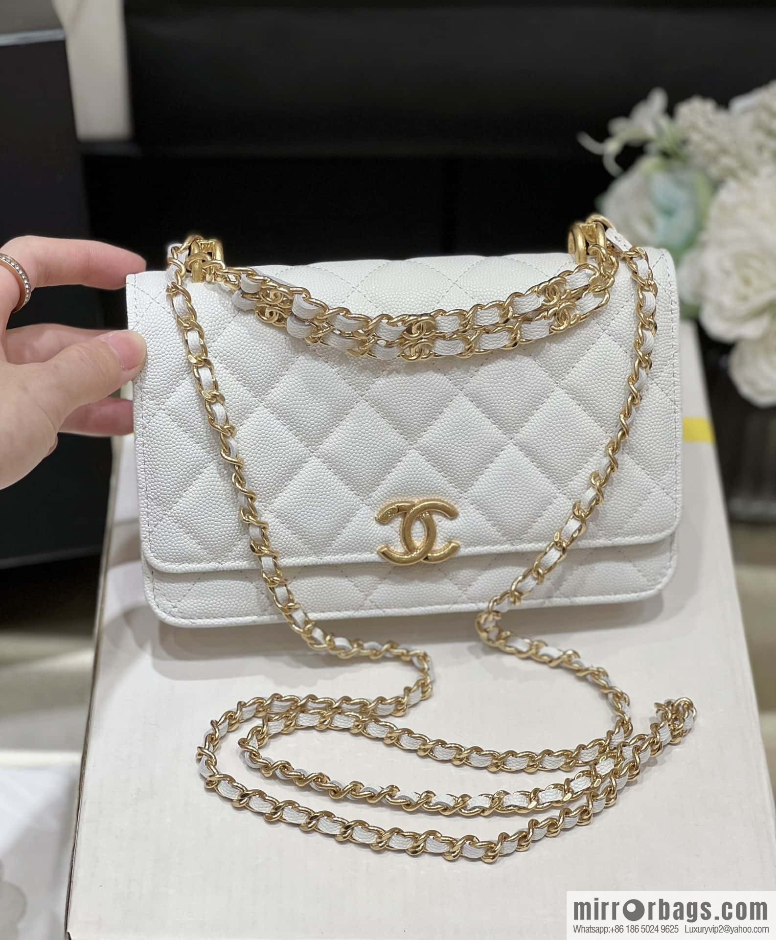 CHANEL 22k autumn and winter high-end ready-to-wear collection, lychee leather woc AP3019 white