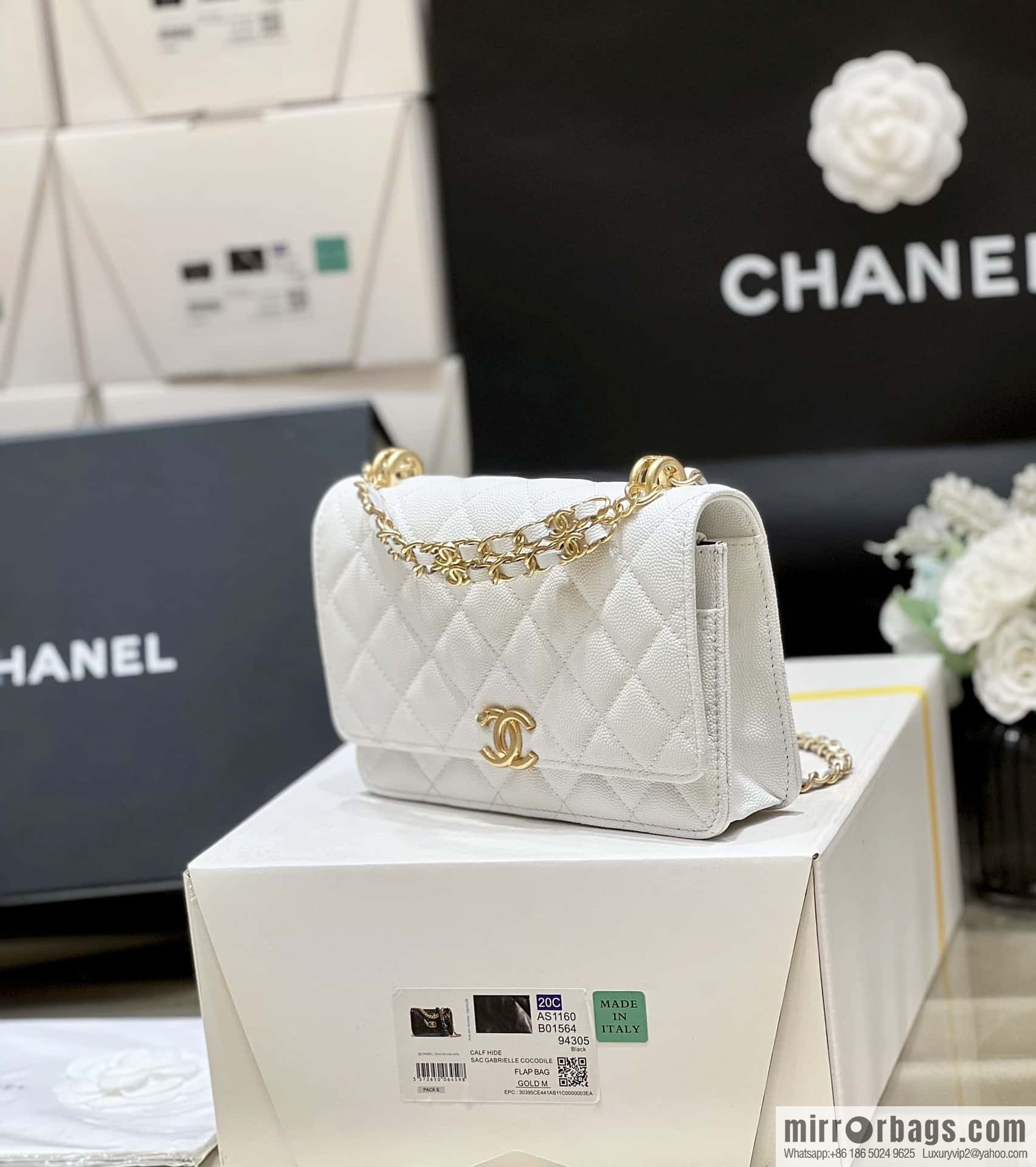 CHANEL 22k autumn and winter high-end ready-to-wear collection, lychee leather woc AP3019 white