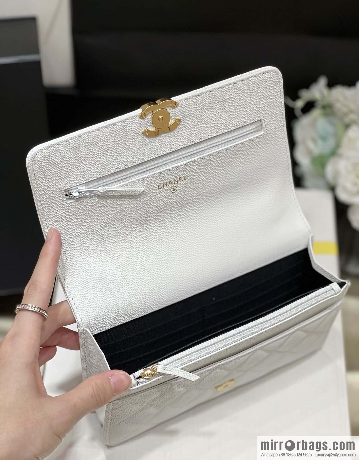 CHANEL 22k autumn and winter high-end ready-to-wear collection, lychee leather woc AP3019 white