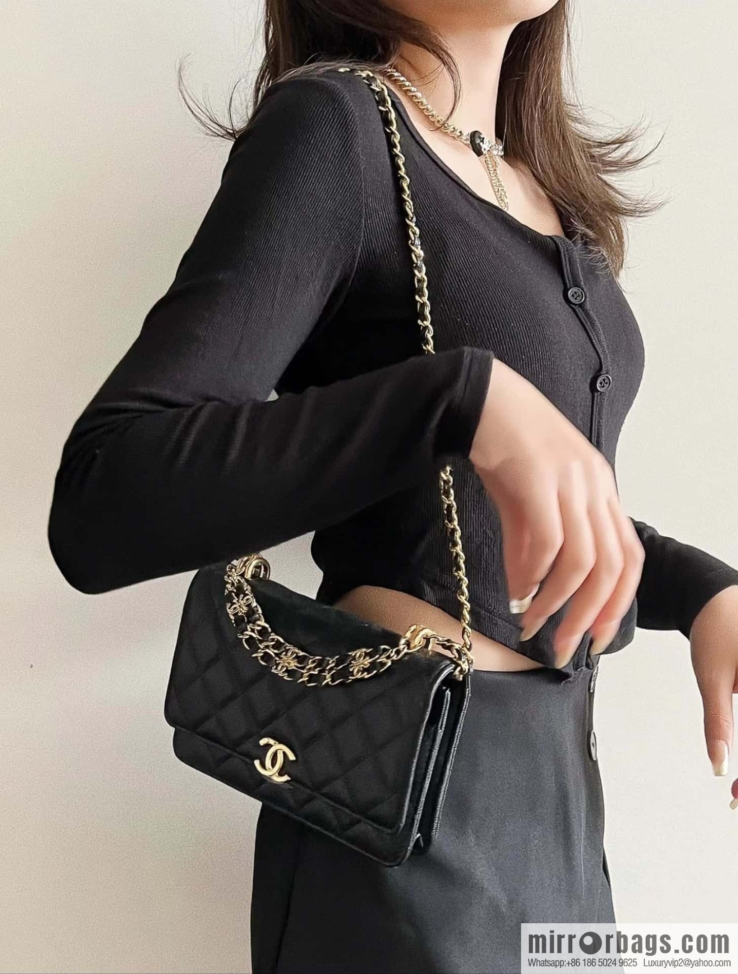 CHANEL 22k autumn and winter high-end ready-to-wear collection, lychee leather woc AP3019 black