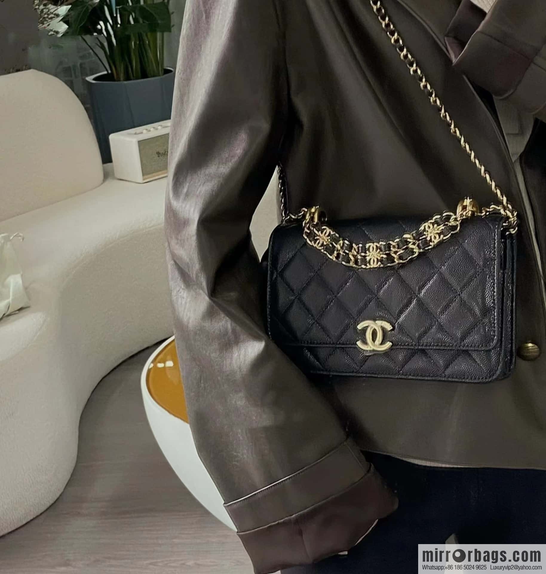 CHANEL 22k autumn and winter high-end ready-to-wear collection, lychee leather woc AP3019 black