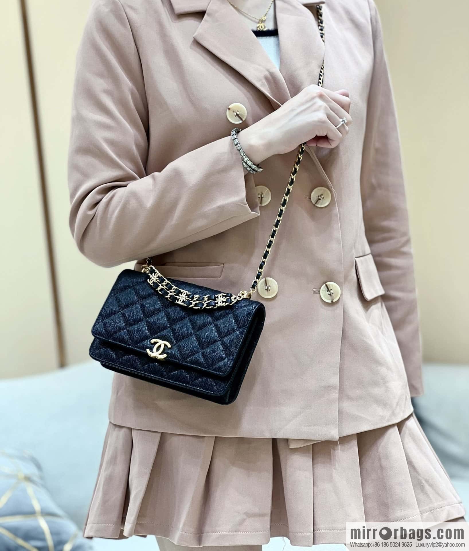 CHANEL 22k autumn and winter high-end ready-to-wear collection, lychee leather woc AP3019 black