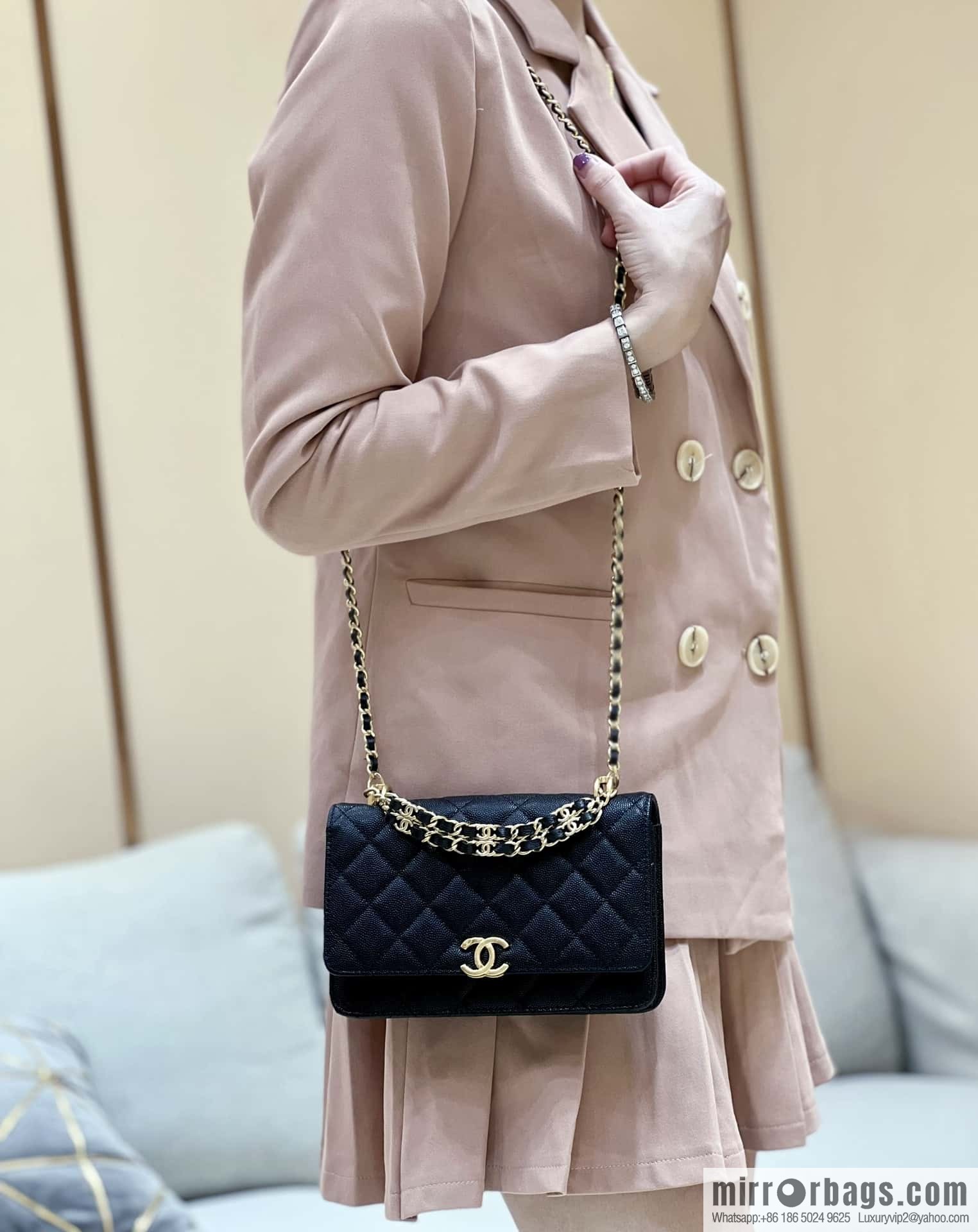 CHANEL 22k autumn and winter high-end ready-to-wear collection, lychee leather woc AP3019 black