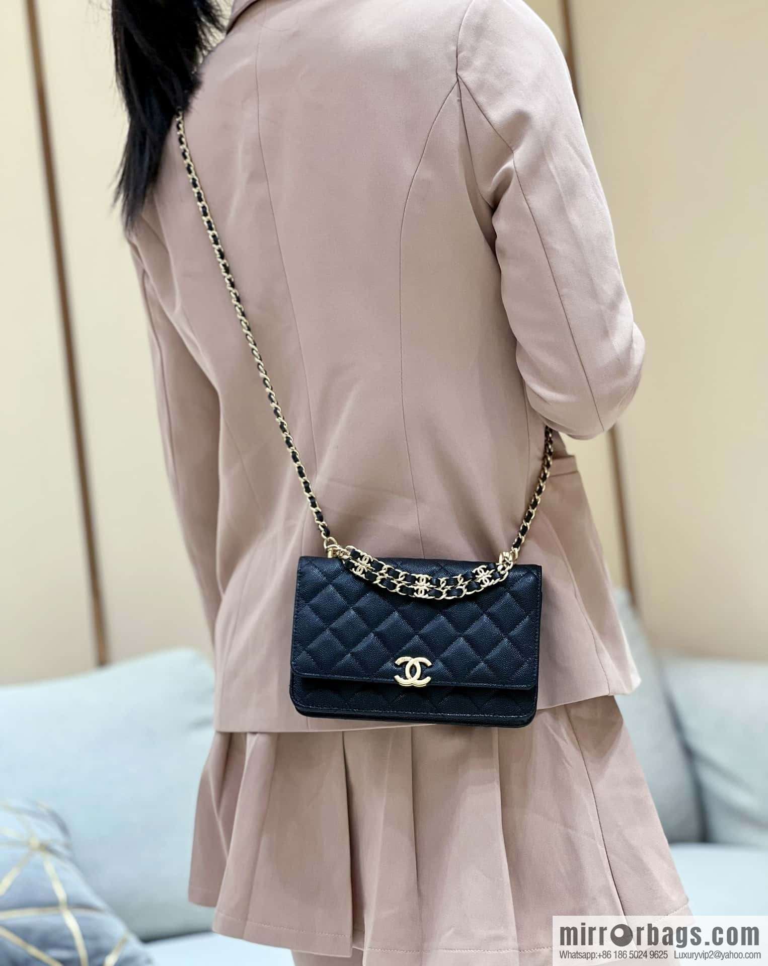 CHANEL 22k autumn and winter high-end ready-to-wear collection, lychee leather woc AP3019 black