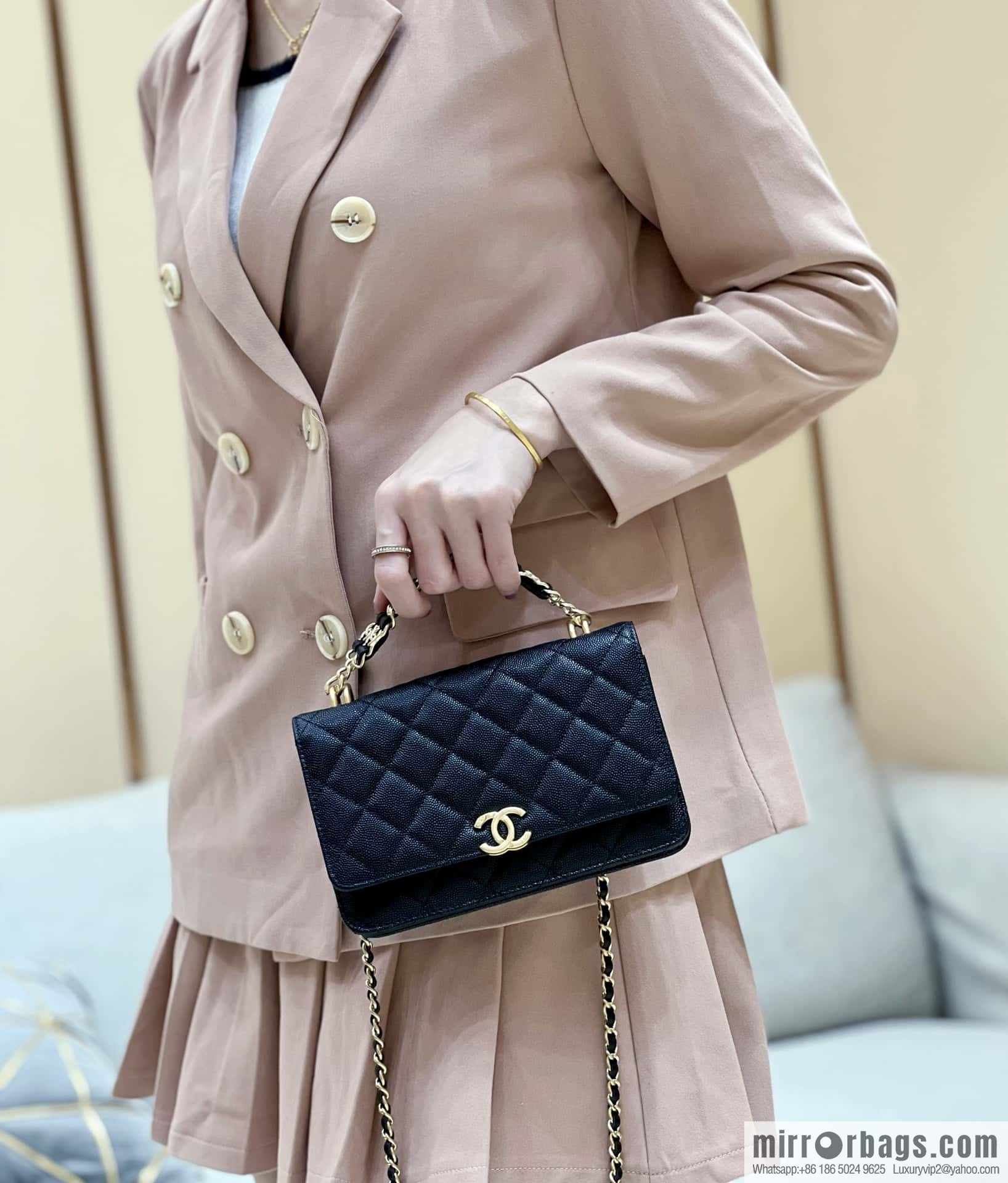 CHANEL 22k autumn and winter high-end ready-to-wear collection, lychee leather woc AP3019 black