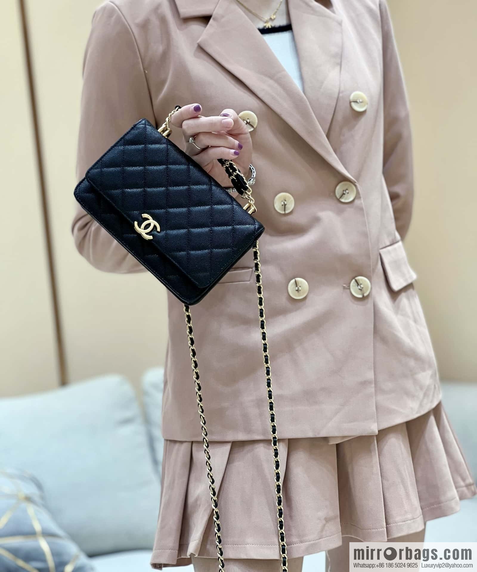 CHANEL 22k autumn and winter high-end ready-to-wear collection, lychee leather woc AP3019 black