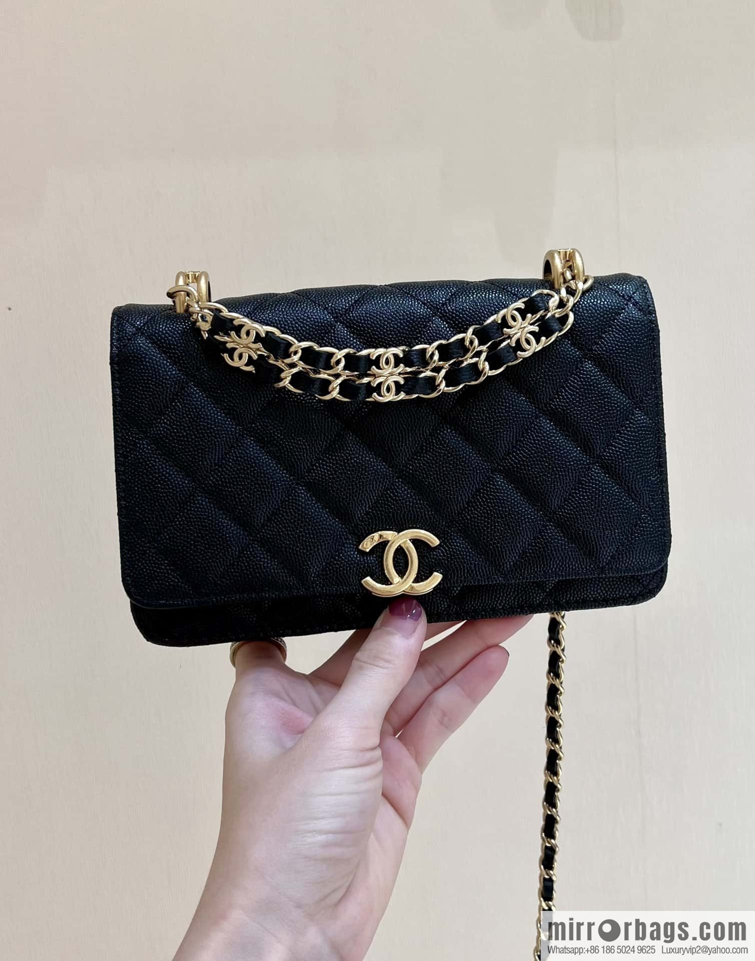 CHANEL 22k autumn and winter high-end ready-to-wear collection, lychee leather woc AP3019 black