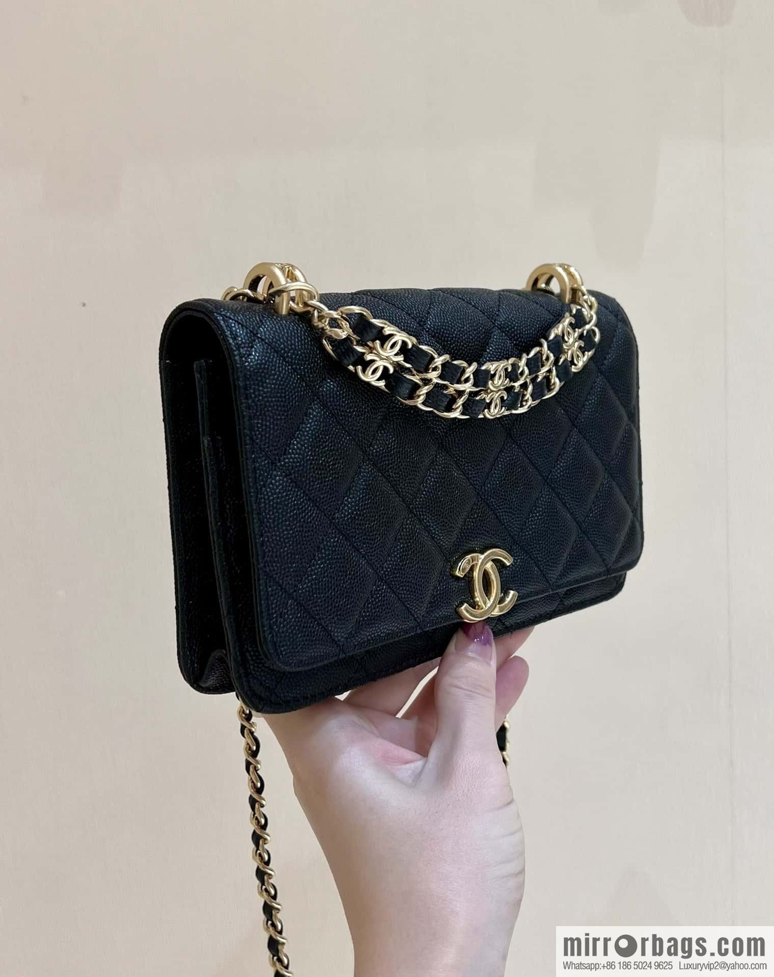 CHANEL 22k autumn and winter high-end ready-to-wear collection, lychee leather woc AP3019 black