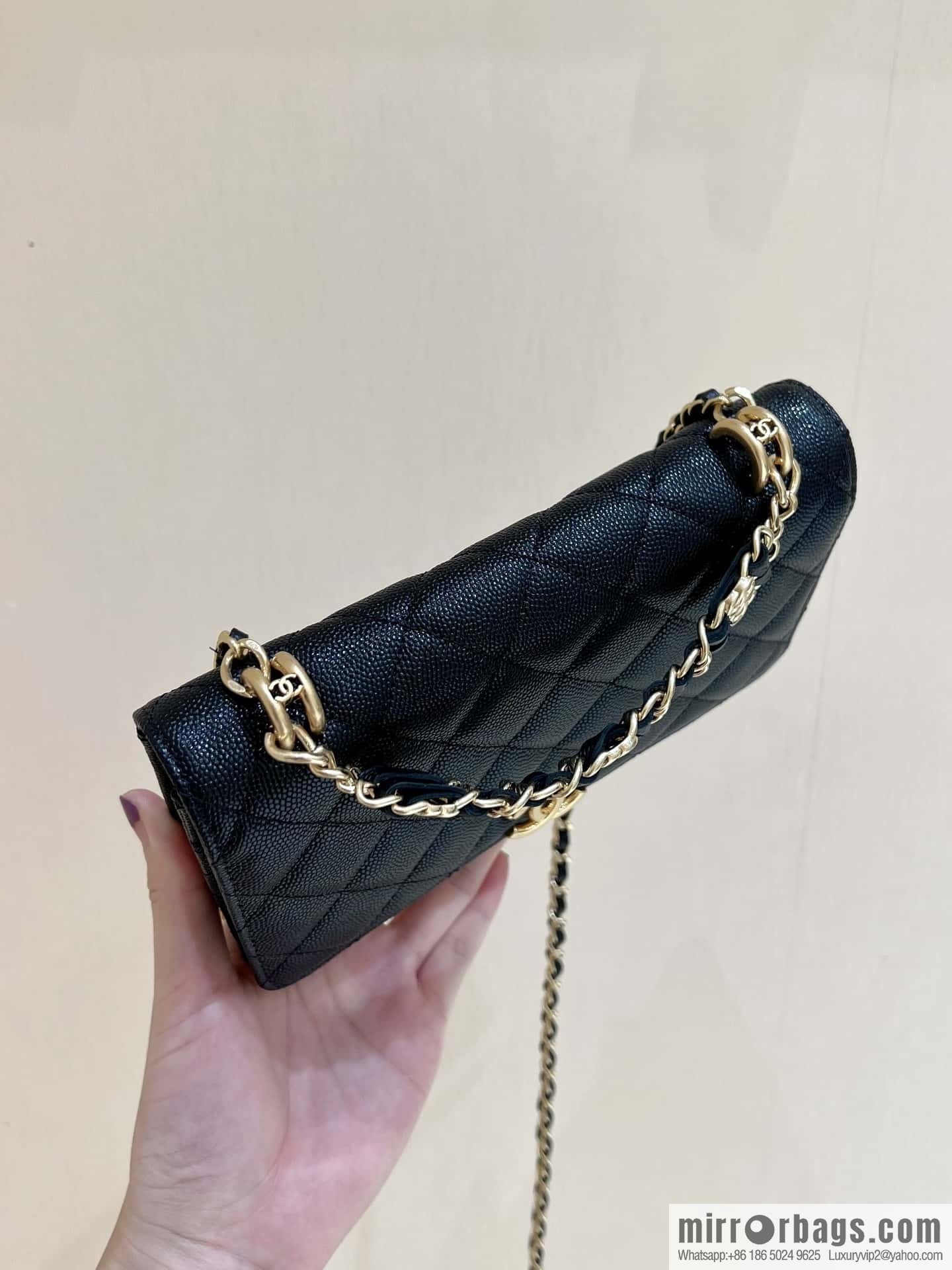 CHANEL 22k autumn and winter high-end ready-to-wear collection, lychee leather woc AP3019 black