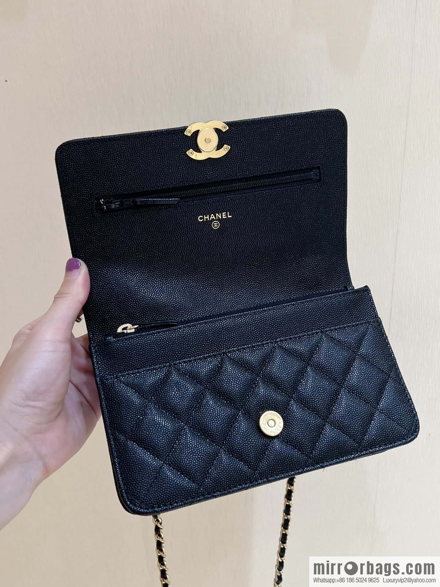 CHANEL 22k autumn and winter high-end ready-to-wear collection, lychee leather woc AP3019 black