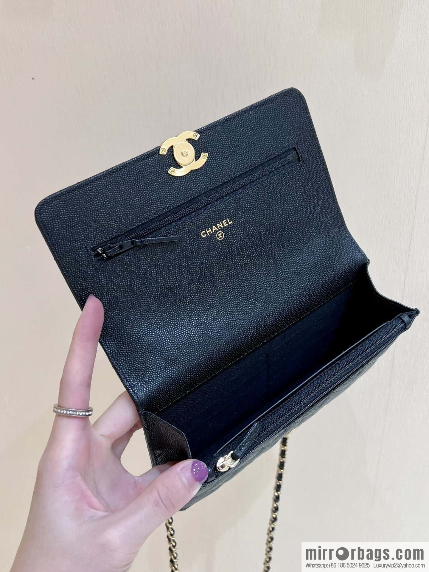 CHANEL 22k autumn and winter high-end ready-to-wear collection, lychee leather woc AP3019 black