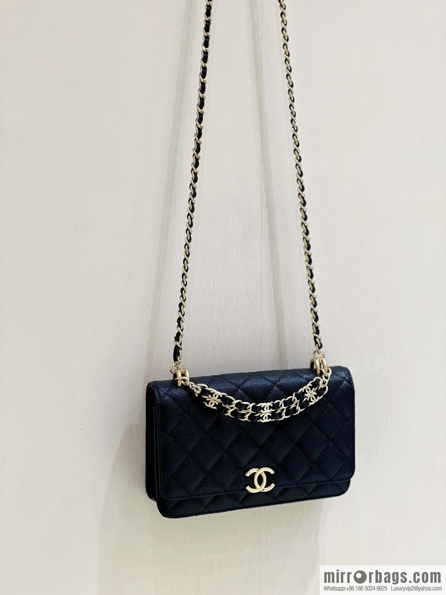 CHANEL 22k autumn and winter high-end ready-to-wear collection, lychee leather woc AP3019 black